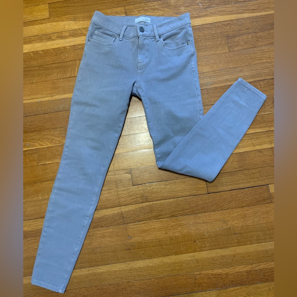 LOFT Mid-rise Jeggings in Light Grey Wash